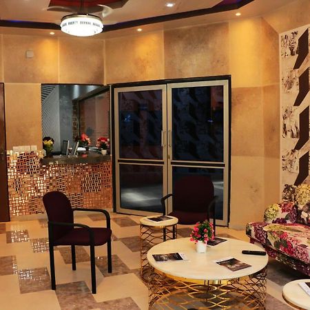 Hotel Laval Abidjan Extérieur photo