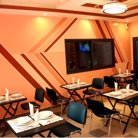 Hotel Laval Abidjan Extérieur photo