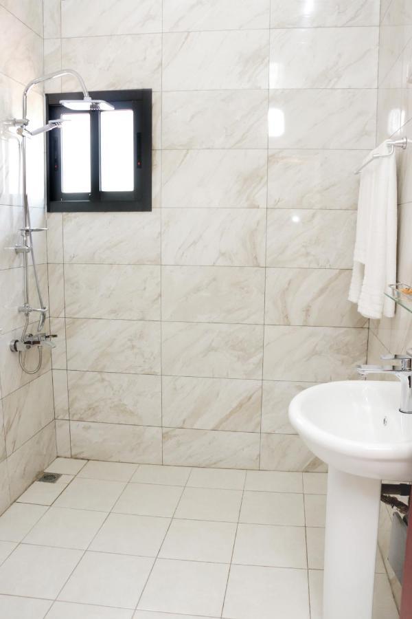 Hotel Laval Abidjan Extérieur photo