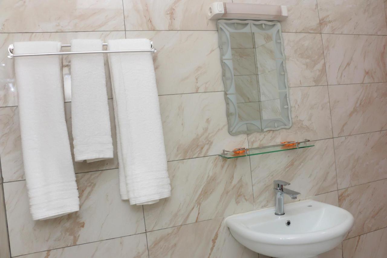 Hotel Laval Abidjan Extérieur photo