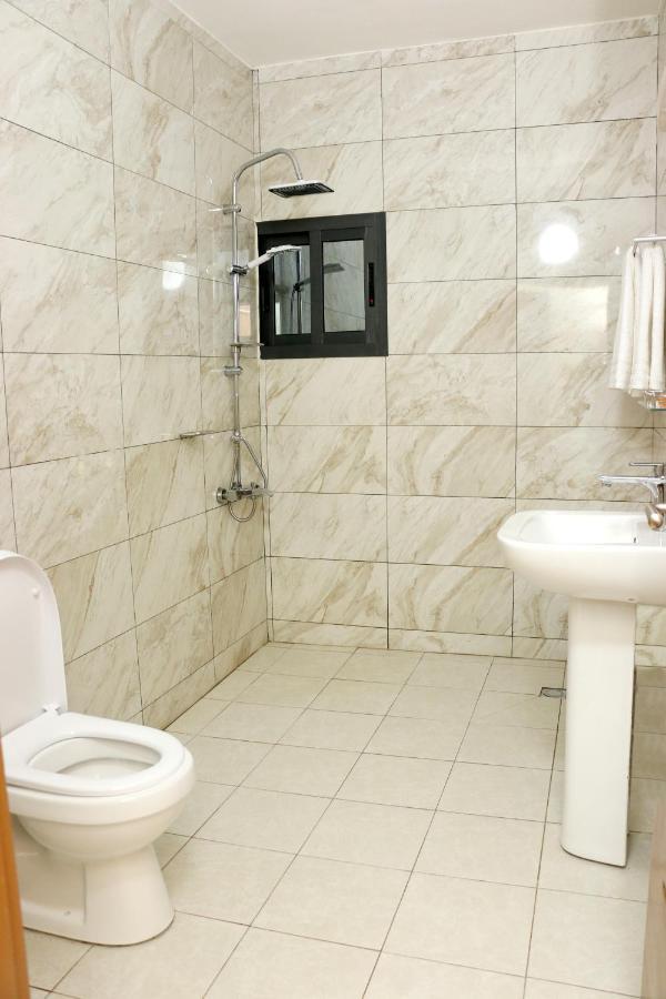 Hotel Laval Abidjan Extérieur photo