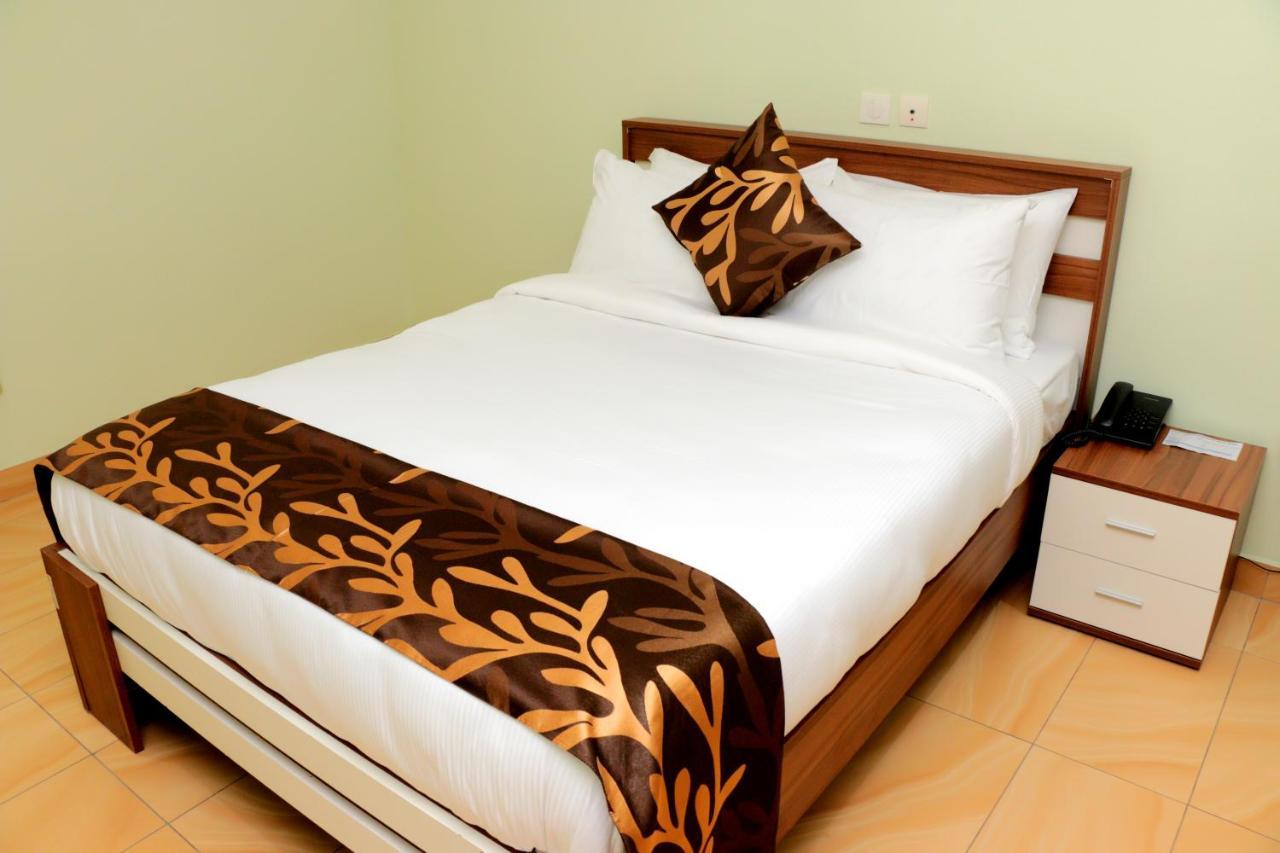 Hotel Laval Abidjan Extérieur photo