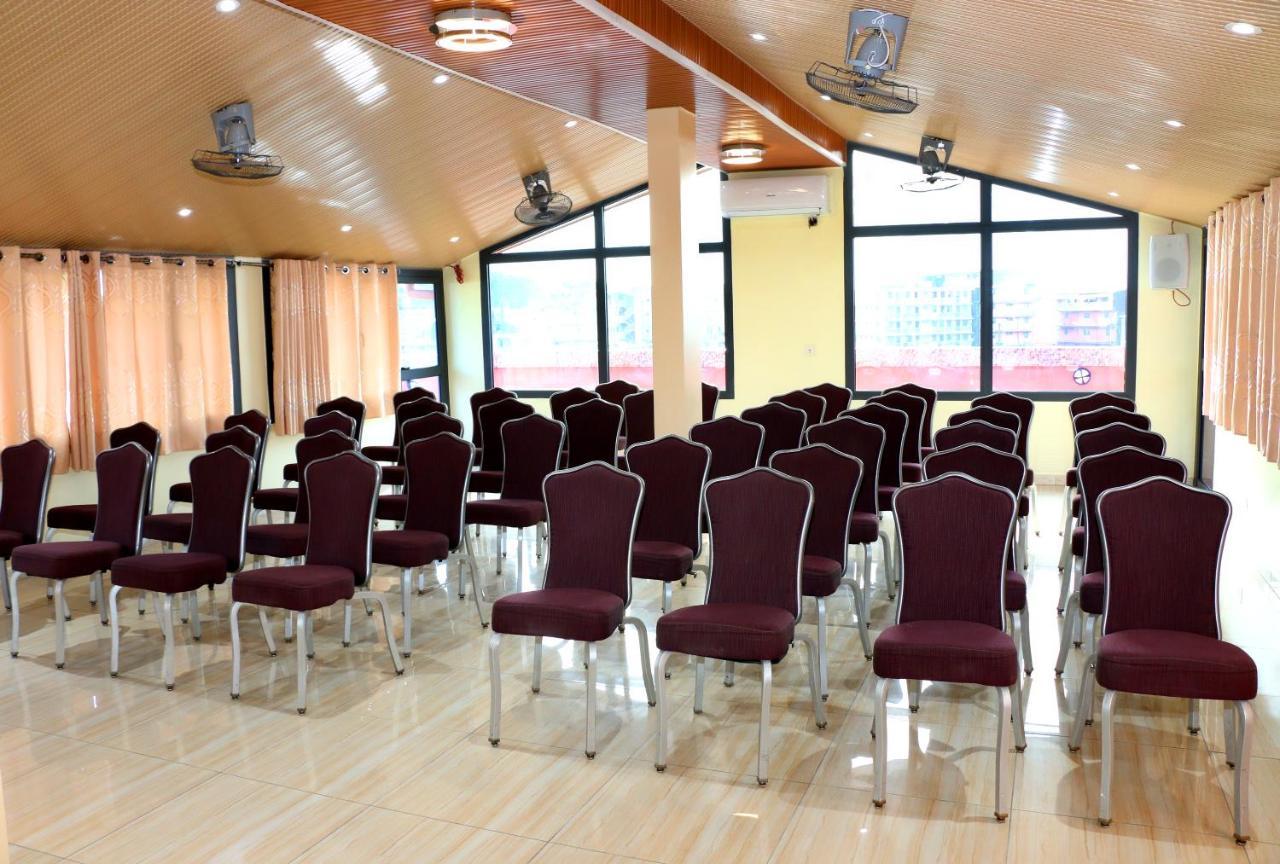 Hotel Laval Abidjan Extérieur photo